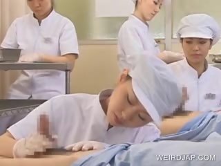 Japonesa enfermera sorber corrida fuera de sexualmente despertado polla