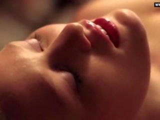 阿什利 hinshaw - 袒胸 大 胸部, 脱衣舞 & 手淫 脏 视频 场景 - 关于 樱桃 (2012)
