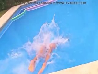 완전한 바보 비탄 착용 see-through 수영복 에 그만큼 풀!