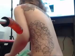 Великий грудаста татуювання stunner є так вологий з її ебать.