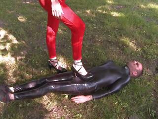 A Walk with the Slave Outdoors in Public Parc: Free xxx film 94