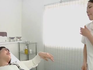 Japonesa lesbianas provocativo spitting masaje clínica subtitulado